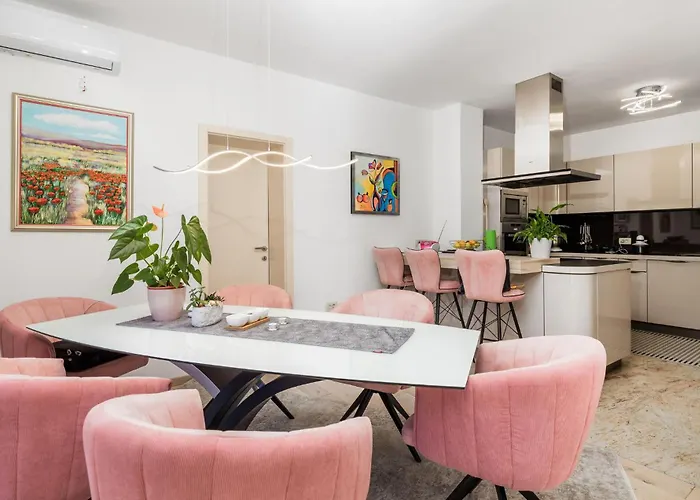 4 Bedroom Cozy In