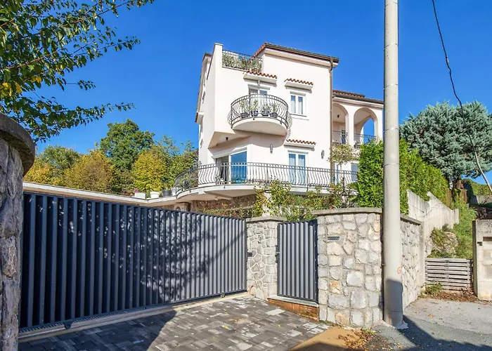 بيت للعطل 4 Bedroom Cozy In *