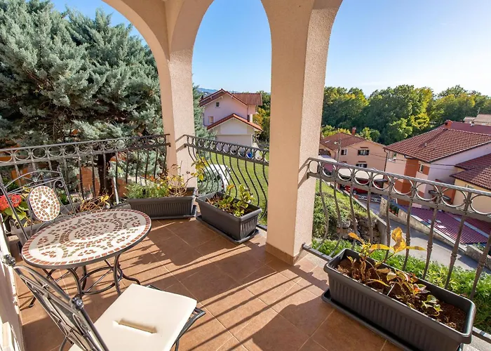بيت للعطل 4 Bedroom Cozy In