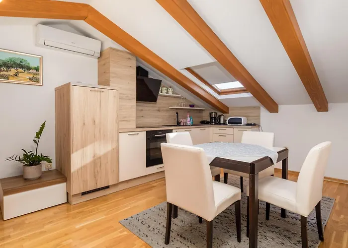Dom wakacyjny 4 Bedroom Cozy In *