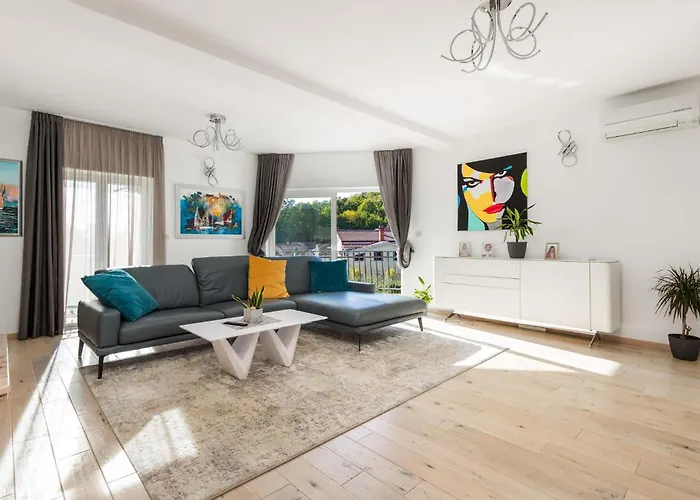 4 Bedroom Cozy In Dom wakacyjny