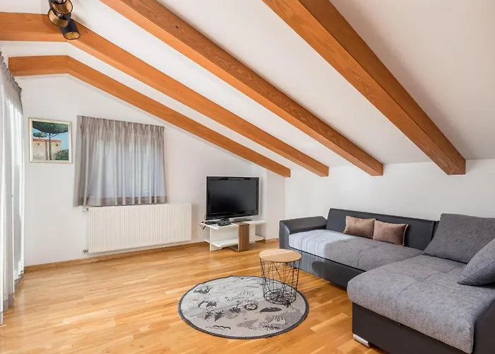 بيت للعطل 4 Bedroom Cozy In