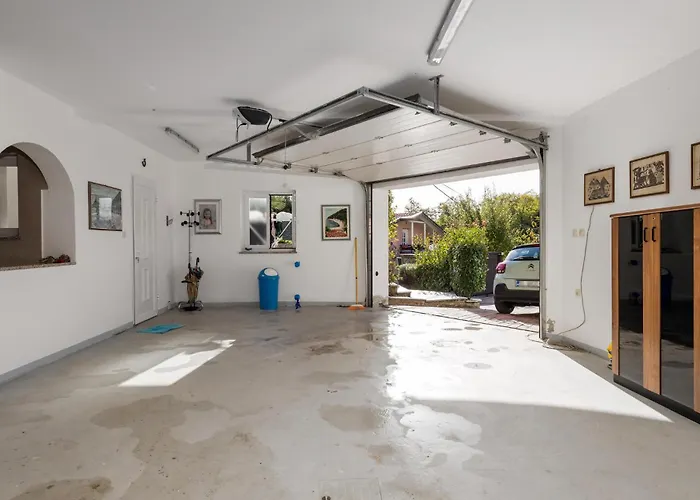 4 Bedroom Cozy In بيت للعطل ماتولي