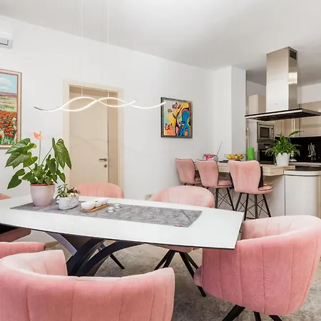 4 Bedroom Cozy In